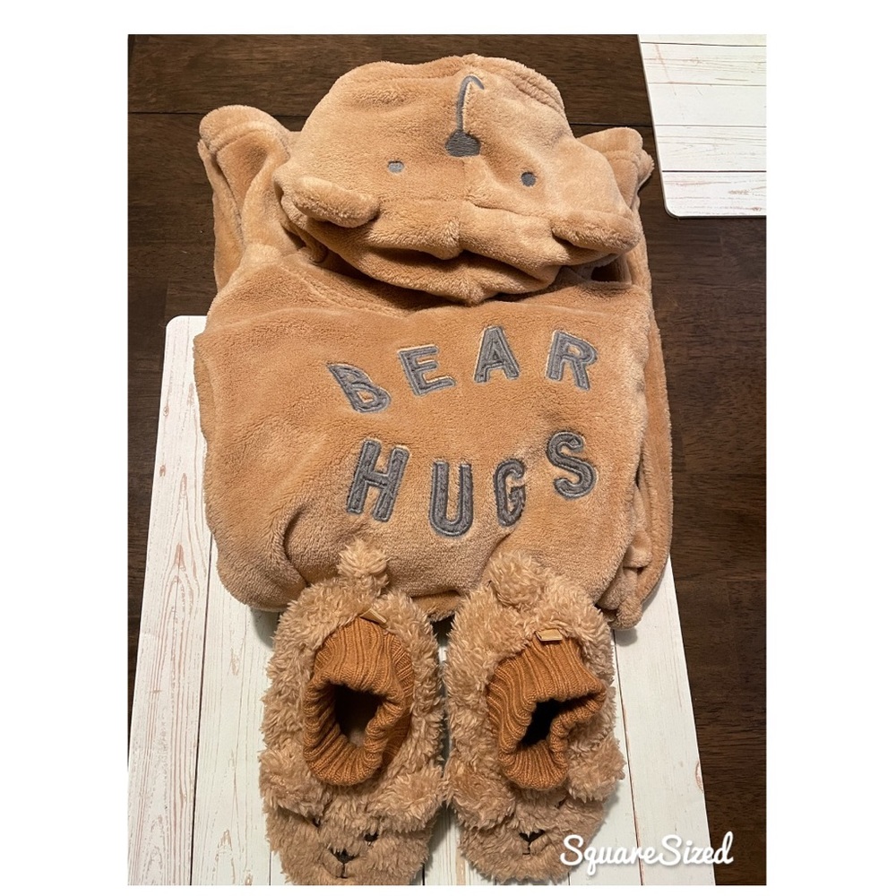 Toddler 3T robe & 7/8 slippers